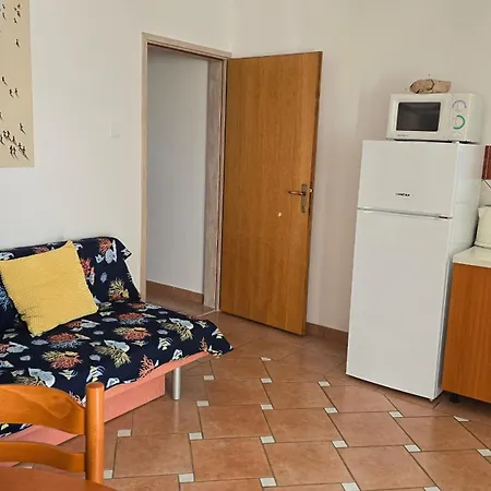 Burcul Pag Apartment